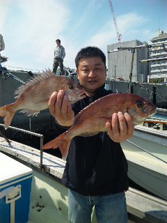 今日も、厳しい(T_T)１日でした。釣果は、鯛４枚・シーバス・チヌでした。